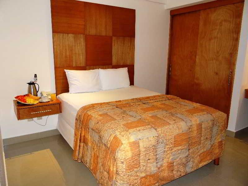 קנקון Hotel Suites Gaby מראה חיצוני תמונה