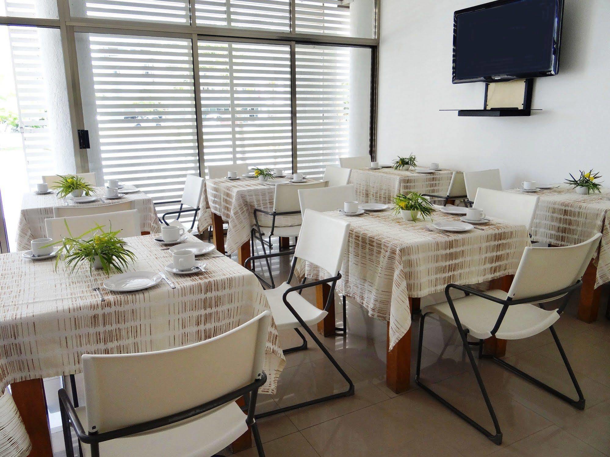 קנקון Hotel Suites Gaby מראה חיצוני תמונה